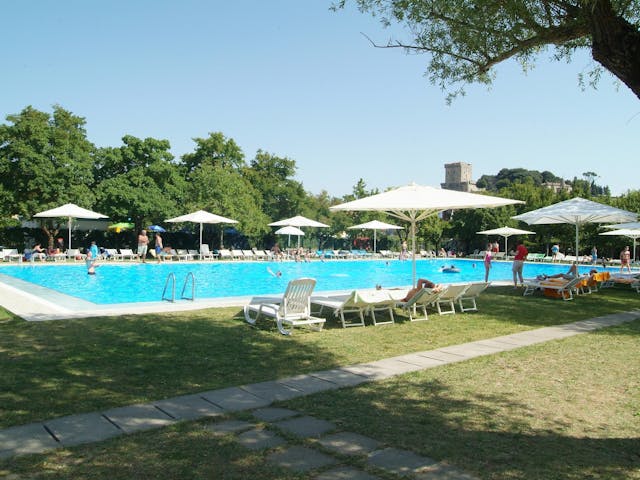 Zwembad met ligweide Parco delle Piscine