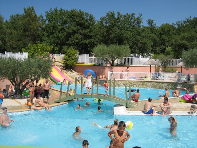 Buitenzwembad camping Domaine de Labeiller