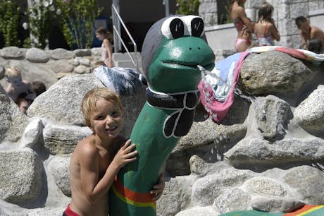 Speeltoestel zwembad camping Rio Vantone