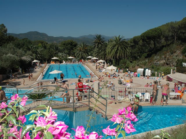 Zwembad camping Rosselba le Palme