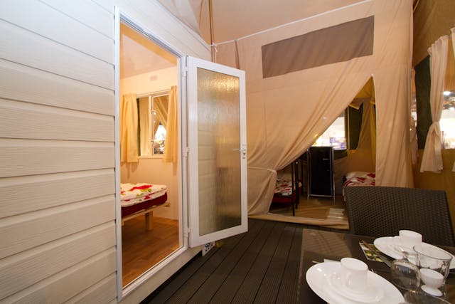 Grand Lodgetent interieur 