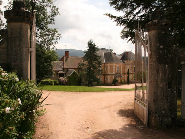 entree camping Château de Montrouant