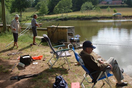 visvijver camping Château de Montrouant