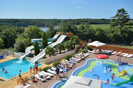 Zwembad camping Le Pin Parasol luchtfoto