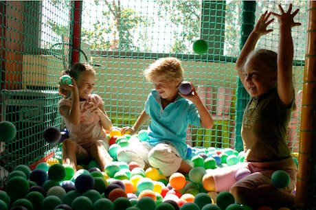 Spelende kinderen Bospark 't Wolfsven