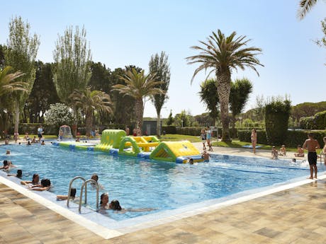 Camping Valldaro zwembad oplaasbaar speeltoes