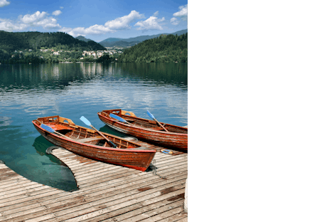 Boten aan het meer van Bled