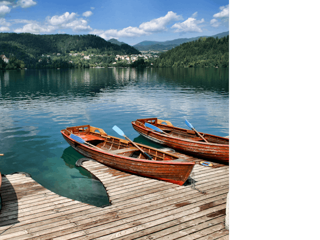 Boten aan het meer van Bled