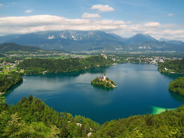 Slovenie-meer van Bled overzicht