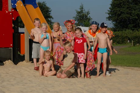 Camping de Molenhof kinderen bij speeltuin