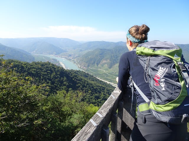 Wachauer - uitzicht wandelaar