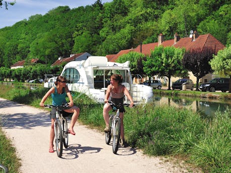 Bourgogne vélo chemin de halage