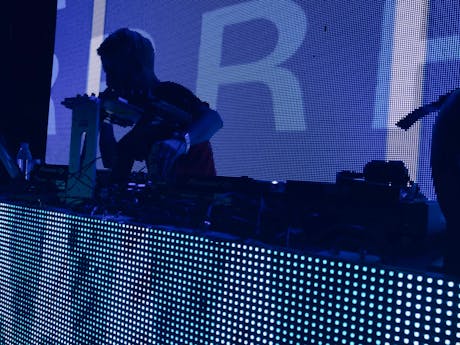 DJ in discotheek in Istrië
