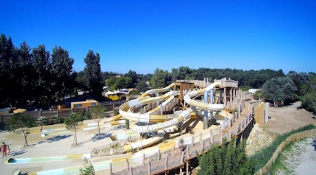 Grote waterglijbaan Camping Serignan Plage