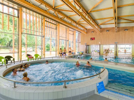 Bubbelbad binnen Domaine de Châlain