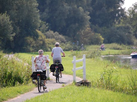 IJsselmeer stel op fiets