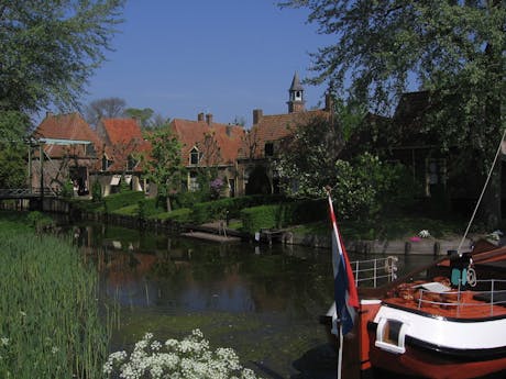 IJsselmeer boot met vlag