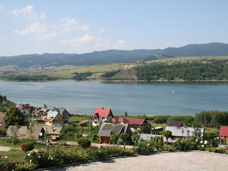 Polen dorp aan de rivier