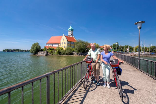 Wasserburg Bodensee fietsen echtpaar