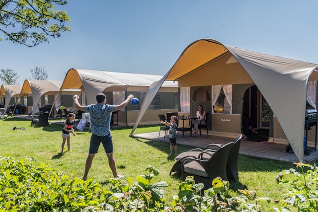 Grand Lodgetent II camping de Pekelinge