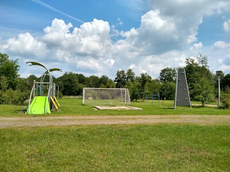 Camping de Mölnhöfte speeltuin bij de tenten