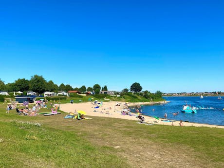 Camping Rhederlaagse Meren strand