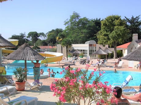 Zwembad camping Les Biches