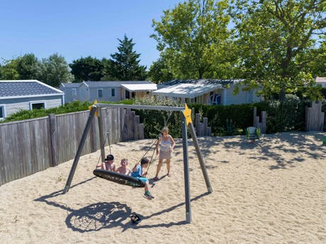 Camping Domaine de Beaulieu schommel