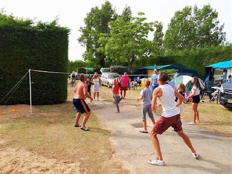 Camping Les Amiaux volleybal Rent-a-Tent