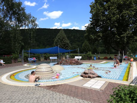 Zwembad naast Camping Wertheim