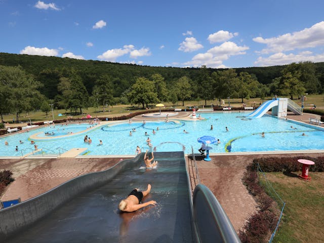Zwembad naast Camping Wertheim