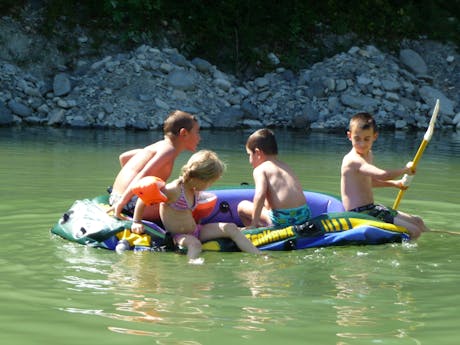 Camping Les Arches spelen in de rivier