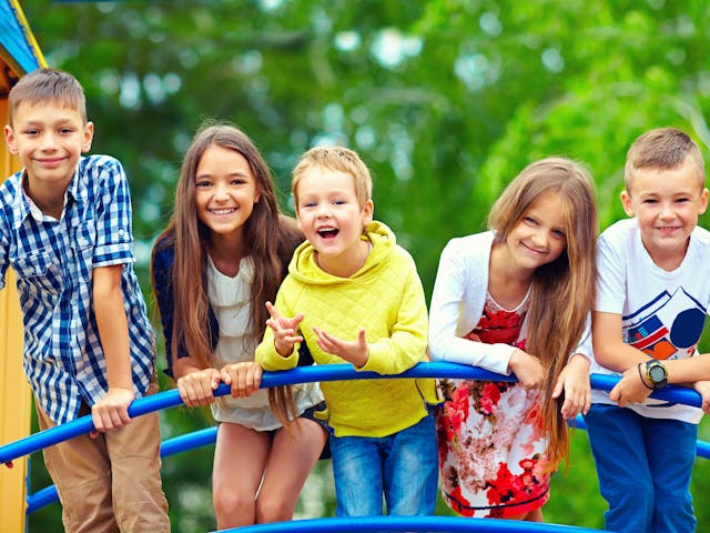 Kinderen in speeltuin - sfeer