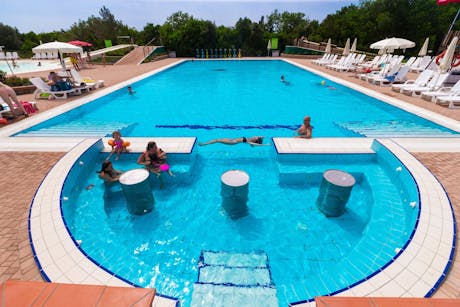 Camping Montescudaio pool