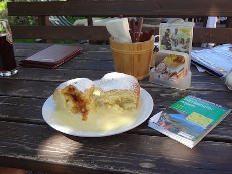 Pinzgau_Burgeralm_Buchteln