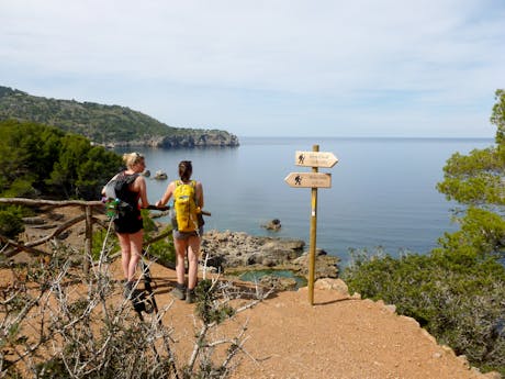 Mallorca kust van Deia wandelaars