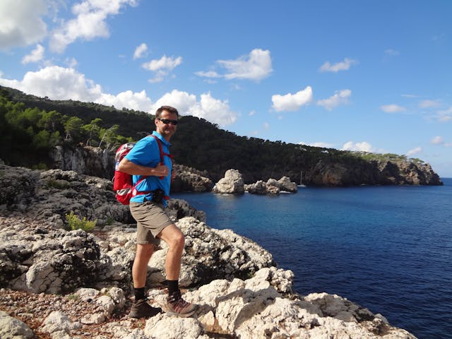 Mallorca Deia kust wandelaar