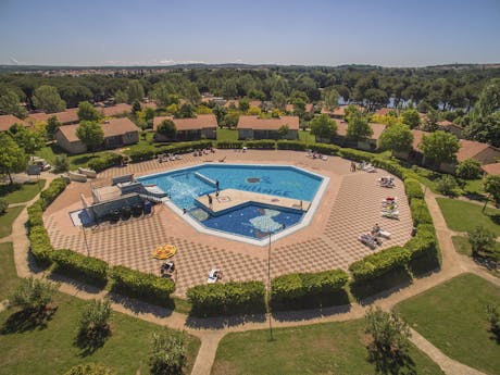 Camping Bi Village buitenzwembad