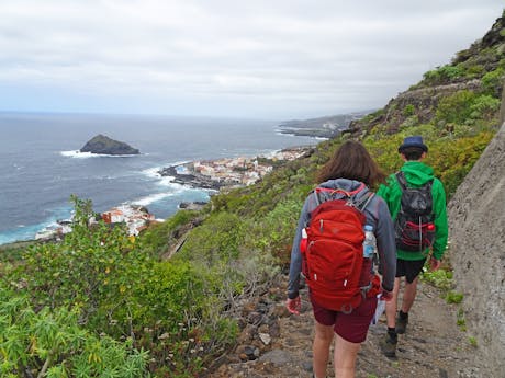 Tenerife wandelaars bij Garachico