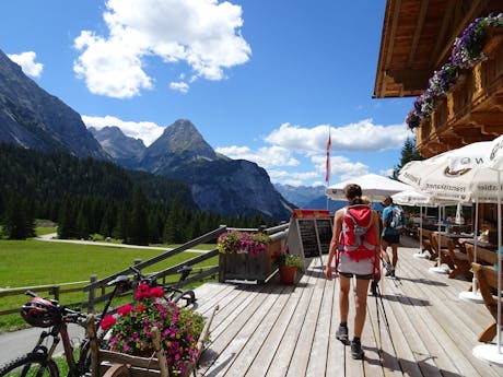 Rondje Zugspitze - hut wandelaar