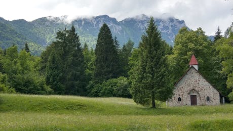 Gardameer naar Venetië - bergpanorama kapel