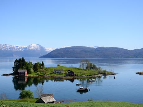 Noorwegen Hardanger fjord met eiland
