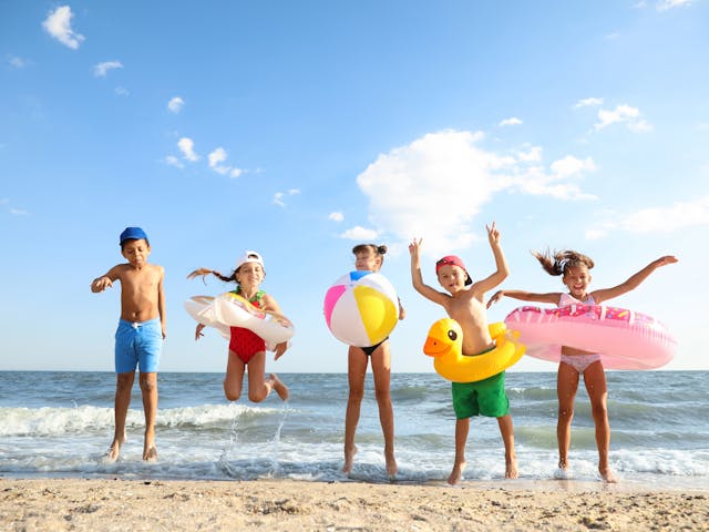 Kinderen op strand - sfeer