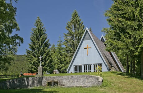 KNAUS Lackenhäuser kerk buiten