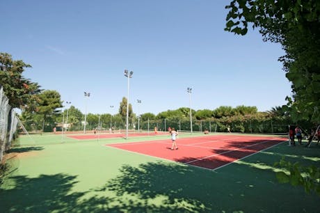 Camping Les Sables d'Or tennisbaan