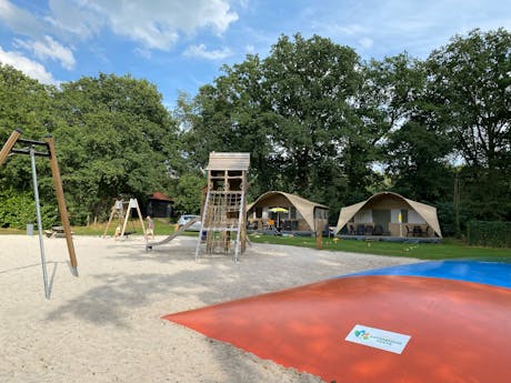 kattenbergse hoeve trampoline en grand lodge