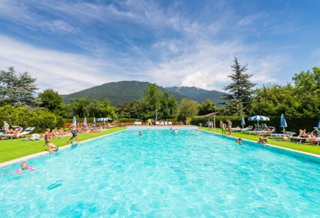 Camping Due Laghi Family Village - zwembad 