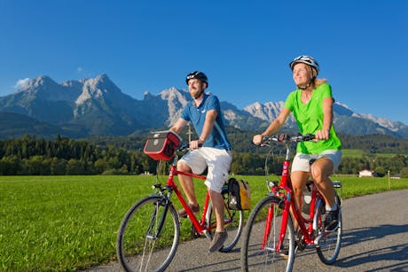 Tauern Rundfahrt fietsers op de Radweg EB